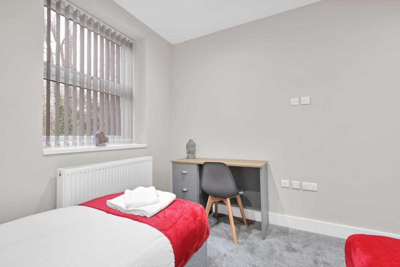 Crown Place 2 & 3 Bedroom Luxury Apts With Parking In Shepperton By 360Stays Buitenkant foto