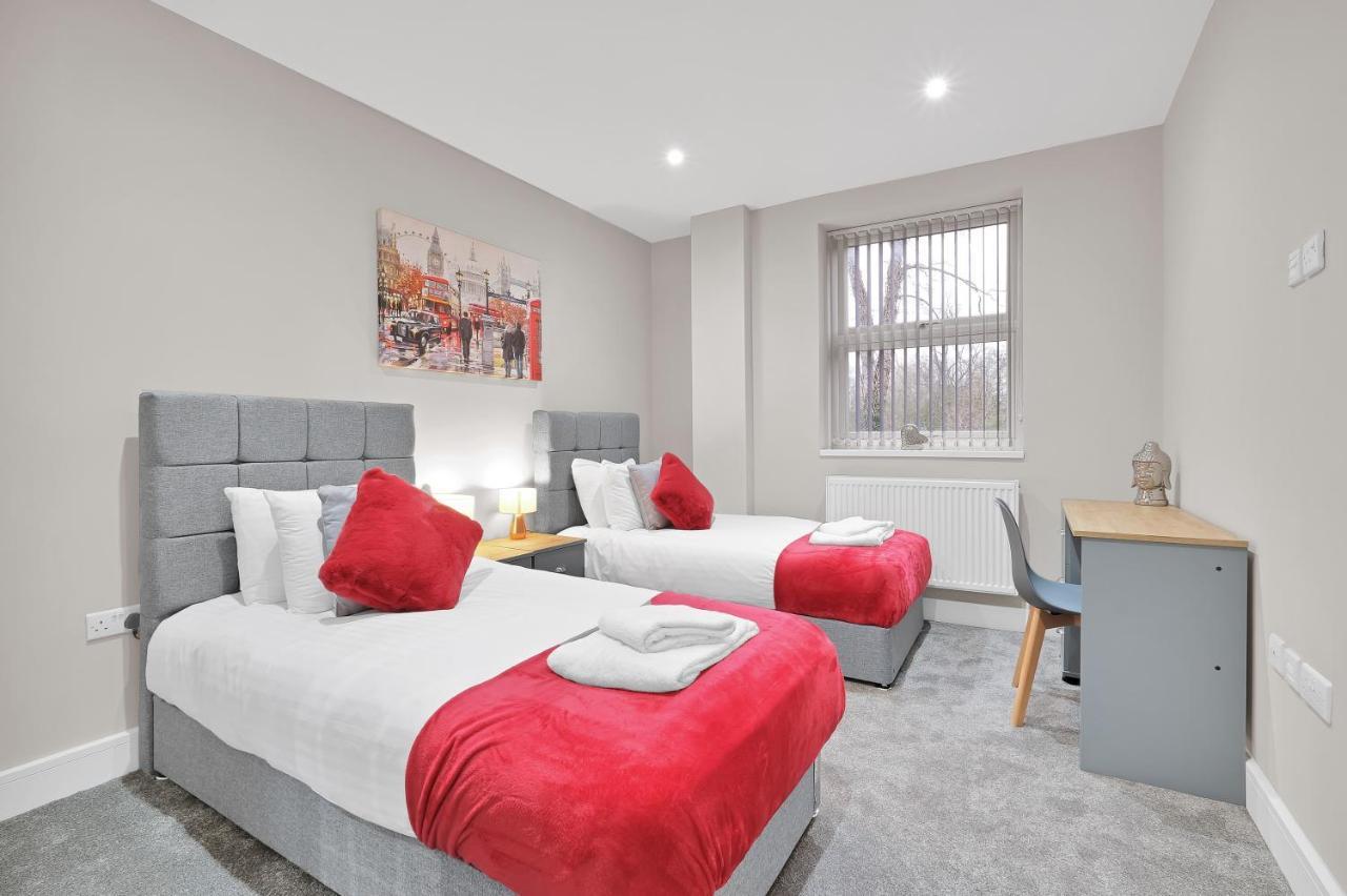 Crown Place 2 & 3 Bedroom Luxury Apts With Parking In Shepperton By 360Stays Buitenkant foto