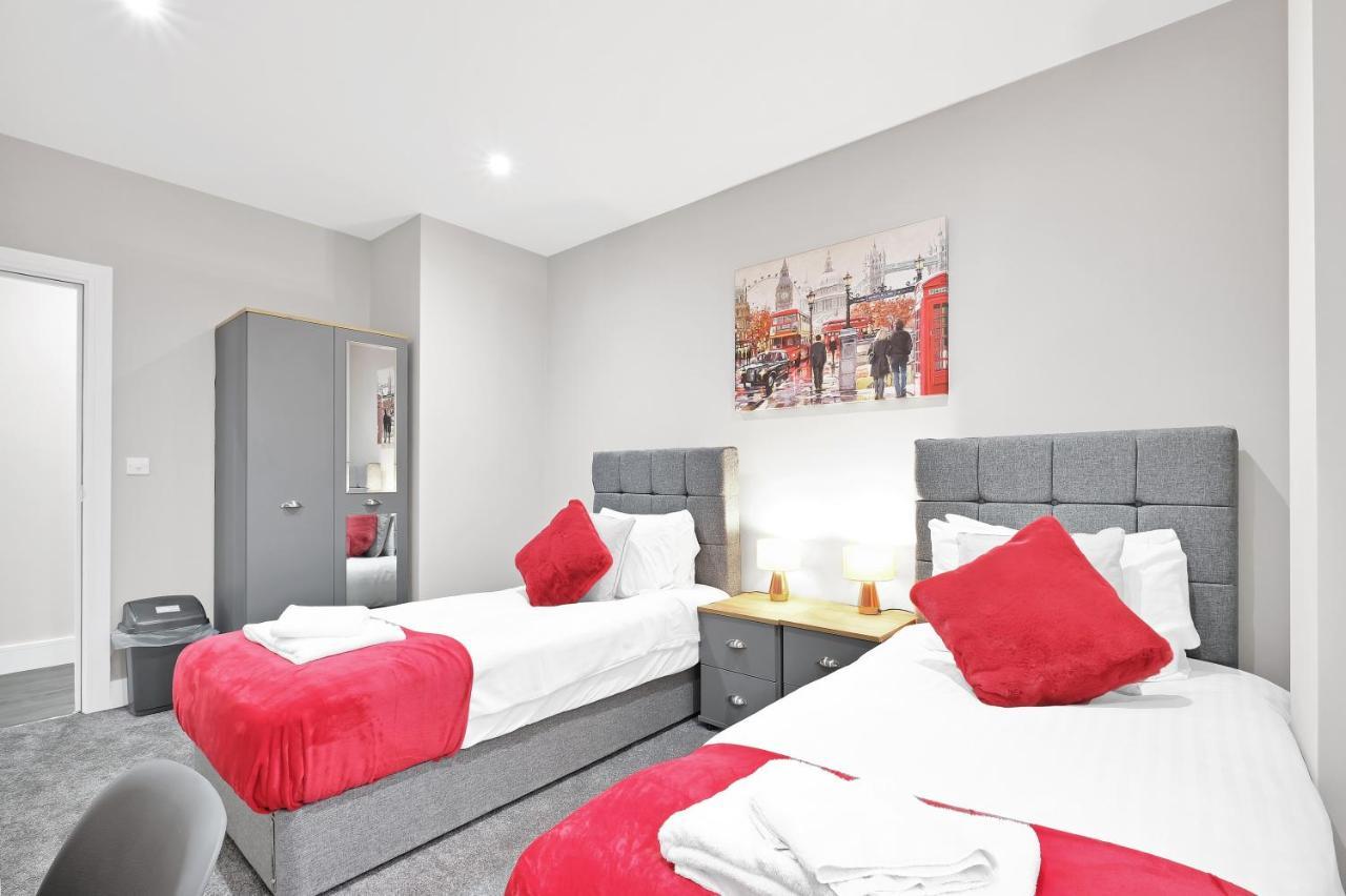 Crown Place 2 & 3 Bedroom Luxury Apts With Parking In Shepperton By 360Stays Buitenkant foto
