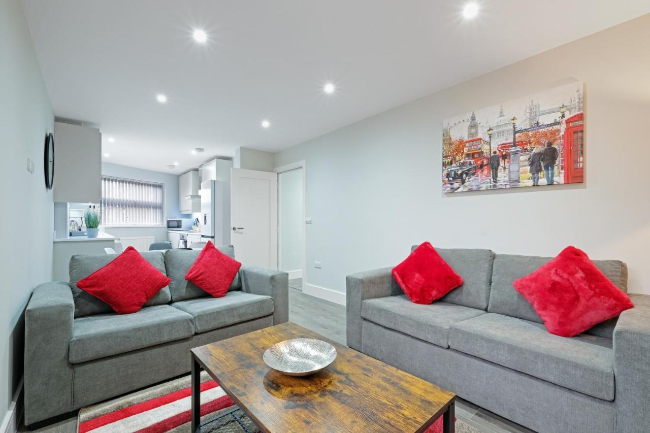 Crown Place 2 & 3 Bedroom Luxury Apts With Parking In Shepperton By 360Stays Buitenkant foto