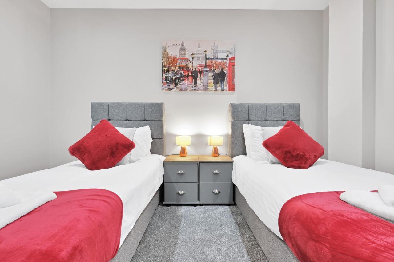 Crown Place 2 & 3 Bedroom Luxury Apts With Parking In Shepperton By 360Stays Buitenkant foto