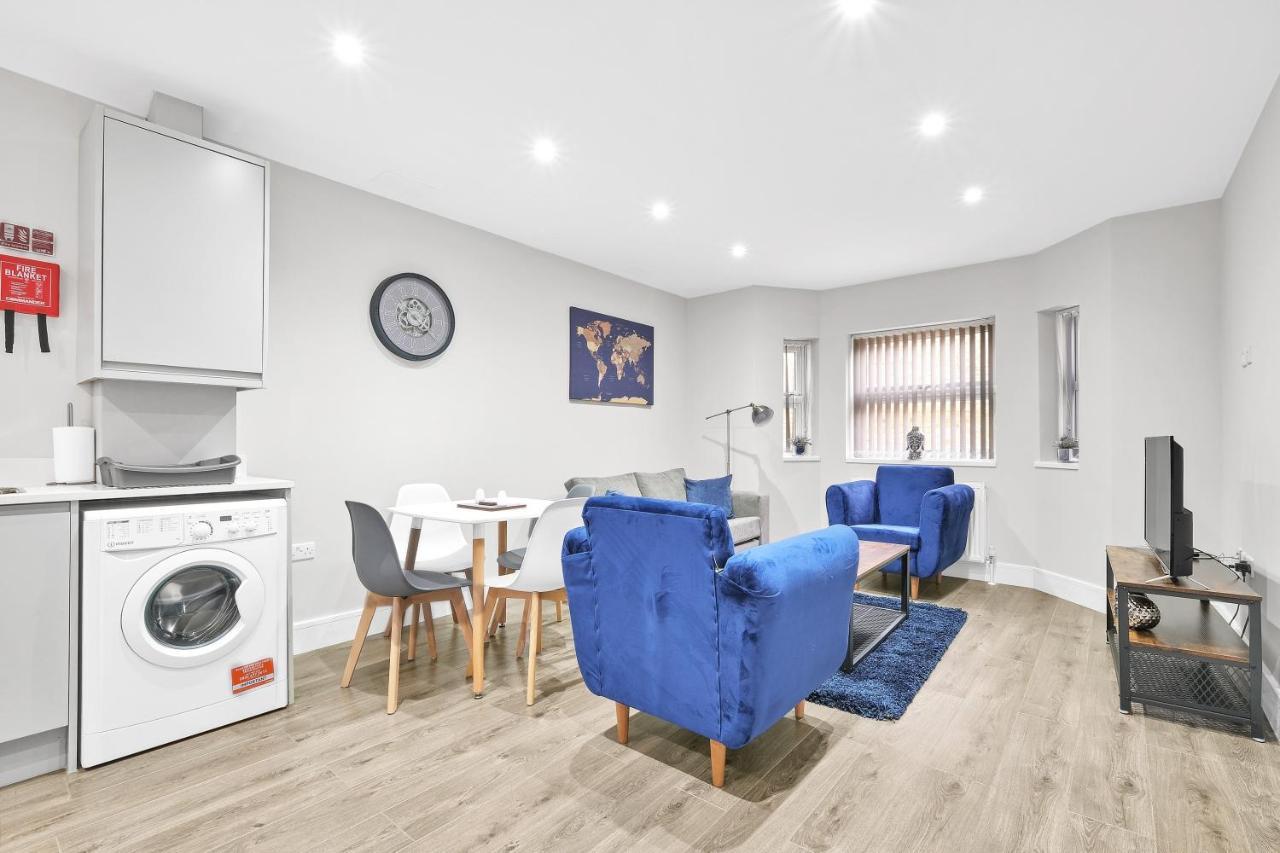 Crown Place 2 & 3 Bedroom Luxury Apts With Parking In Shepperton By 360Stays Buitenkant foto