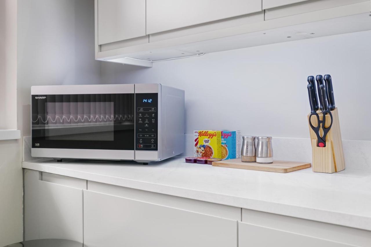 Crown Place 2 & 3 Bedroom Luxury Apts With Parking In Shepperton By 360Stays Buitenkant foto