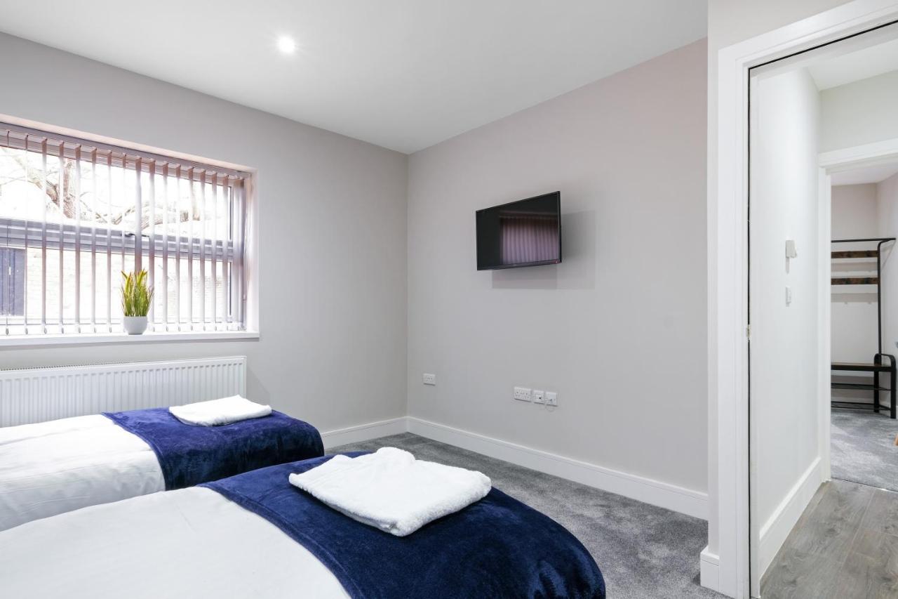 Crown Place 2 & 3 Bedroom Luxury Apts With Parking In Shepperton By 360Stays Buitenkant foto