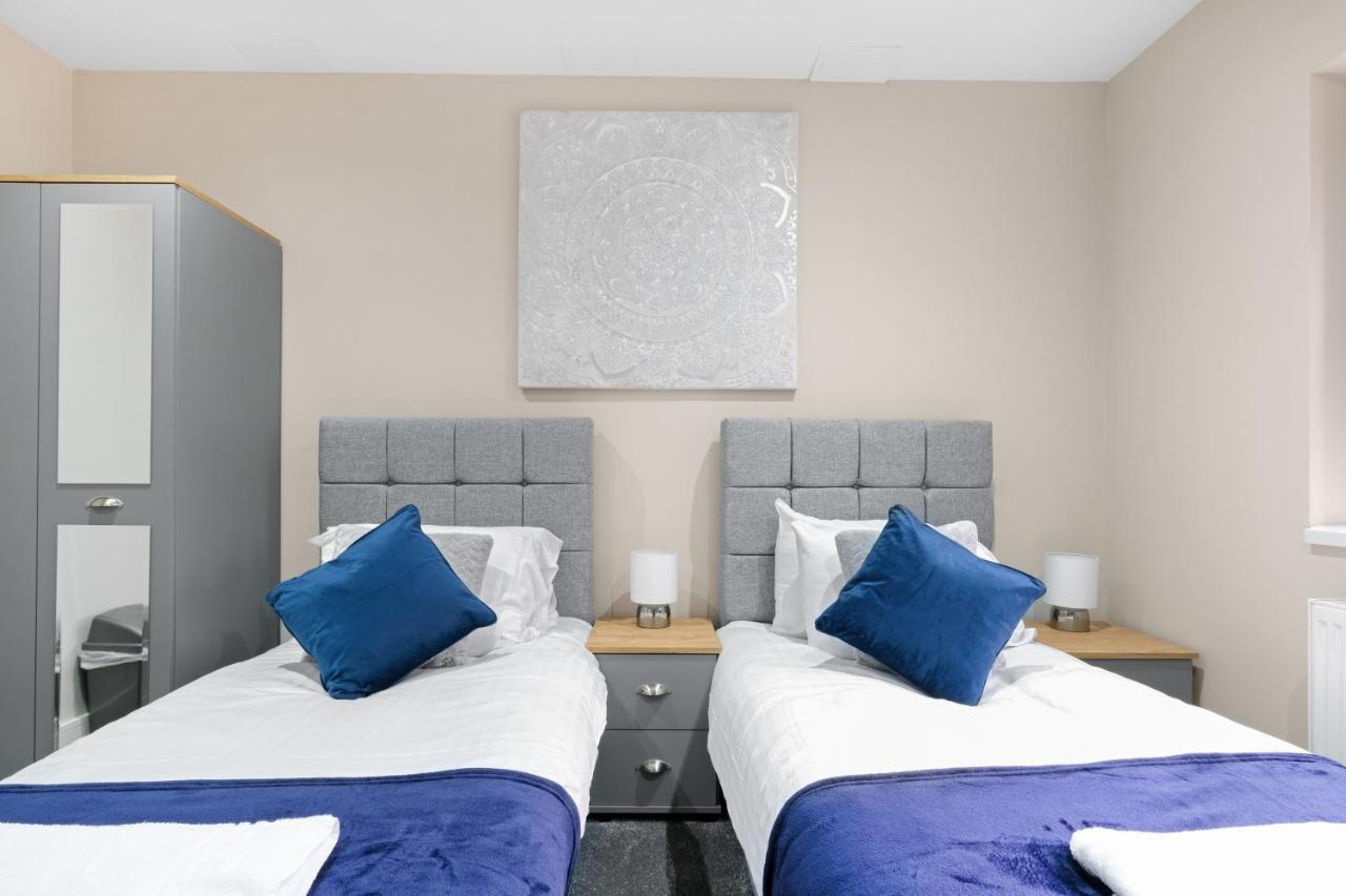 Crown Place 2 & 3 Bedroom Luxury Apts With Parking In Shepperton By 360Stays Buitenkant foto