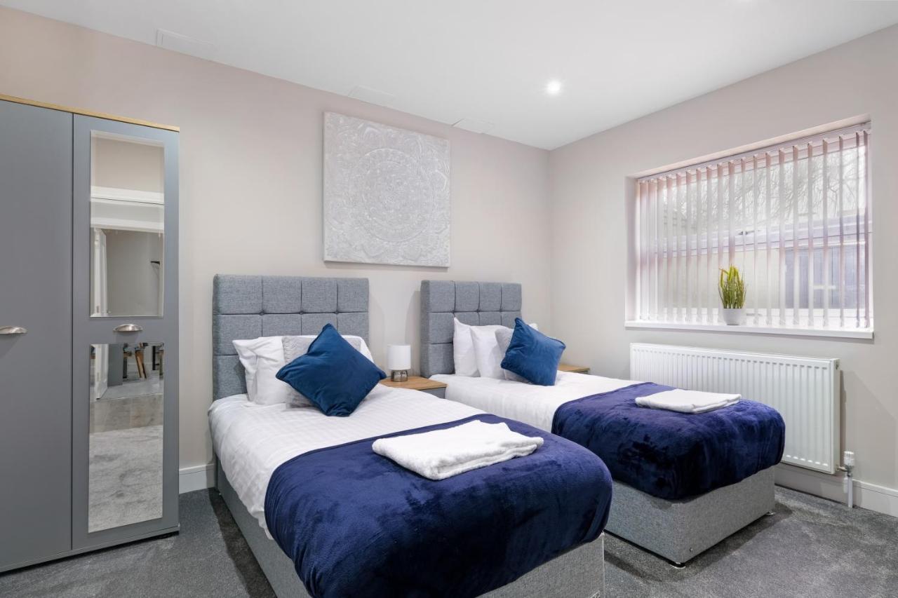 Crown Place 2 & 3 Bedroom Luxury Apts With Parking In Shepperton By 360Stays Buitenkant foto