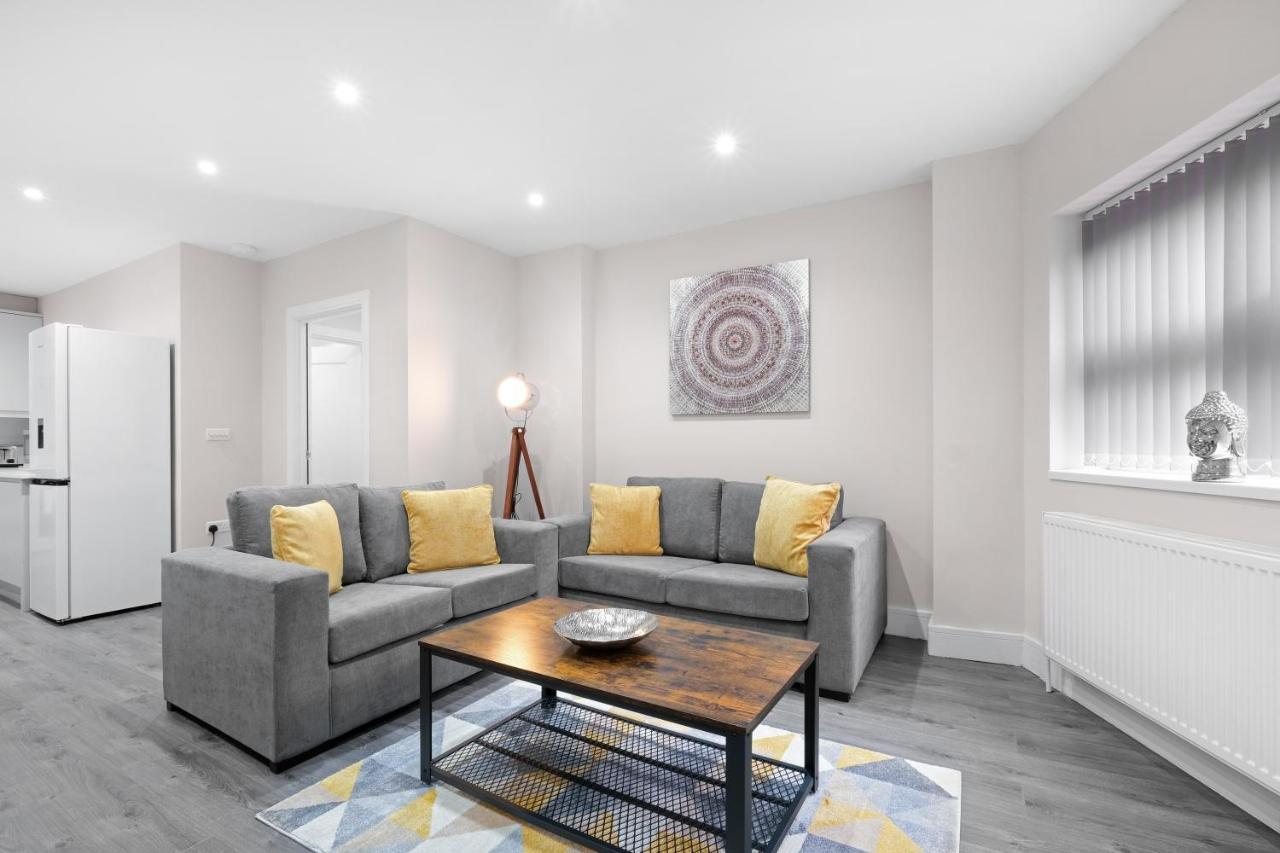 Crown Place 2 & 3 Bedroom Luxury Apts With Parking In Shepperton By 360Stays Buitenkant foto