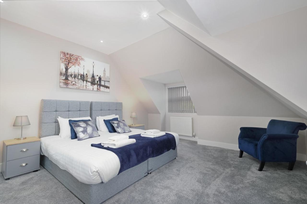 Crown Place 2 & 3 Bedroom Luxury Apts With Parking In Shepperton By 360Stays Buitenkant foto