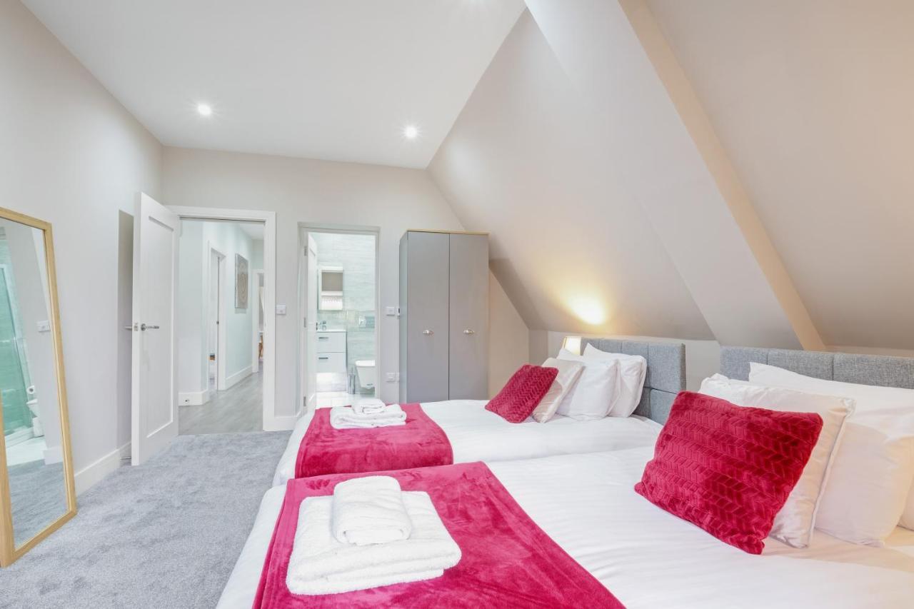 Crown Place 2 & 3 Bedroom Luxury Apts With Parking In Shepperton By 360Stays Buitenkant foto