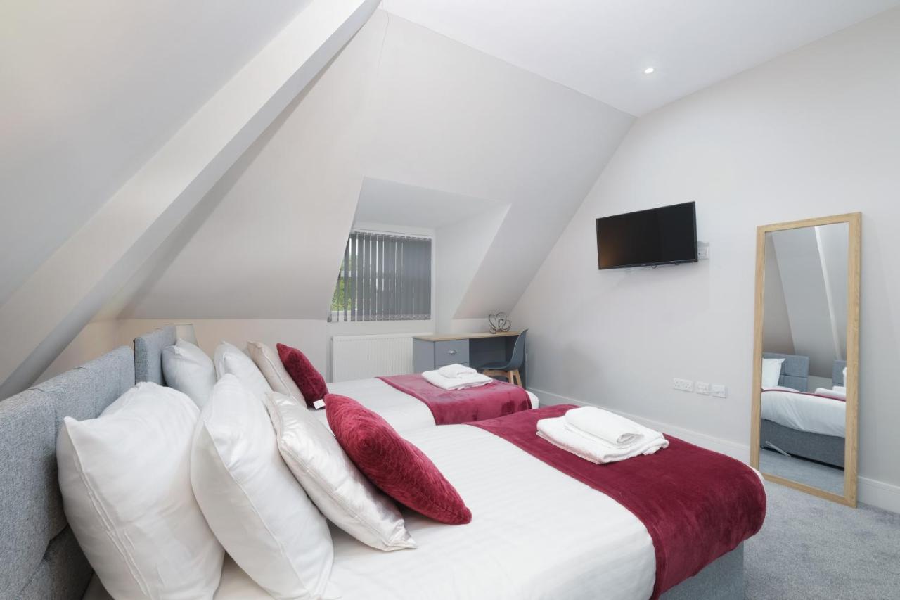 Crown Place 2 & 3 Bedroom Luxury Apts With Parking In Shepperton By 360Stays Buitenkant foto