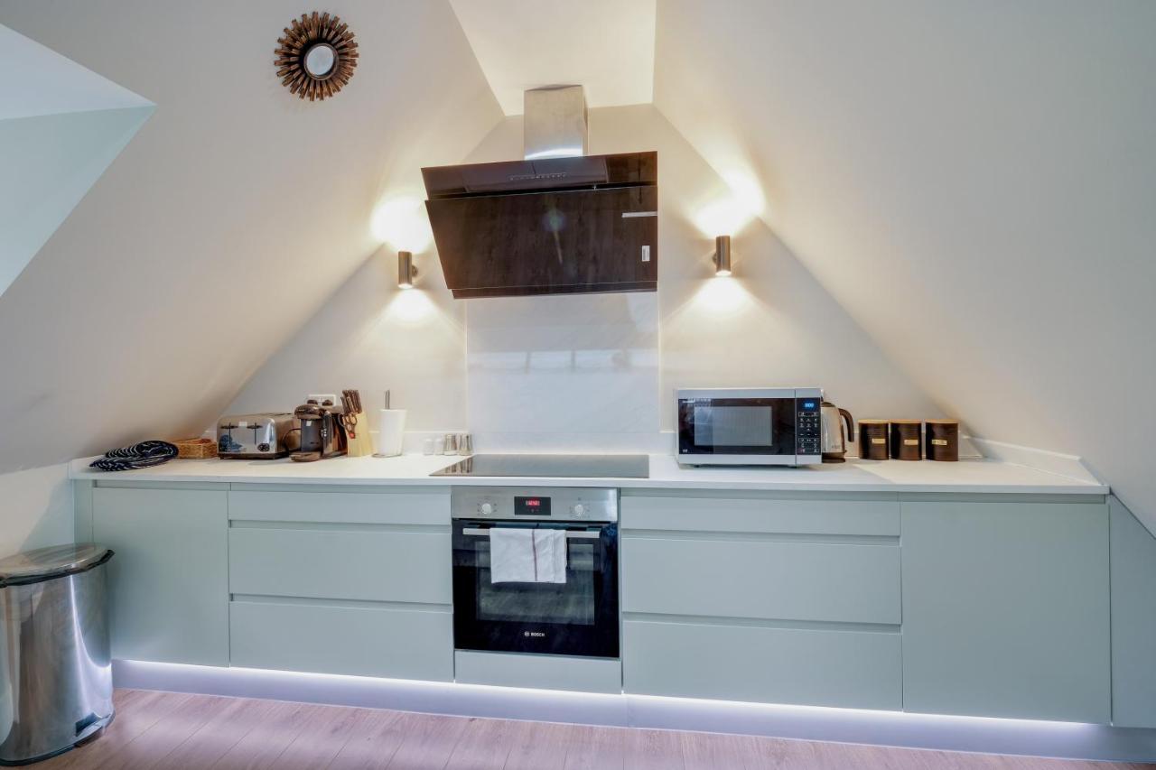 Crown Place 2 & 3 Bedroom Luxury Apts With Parking In Shepperton By 360Stays Buitenkant foto