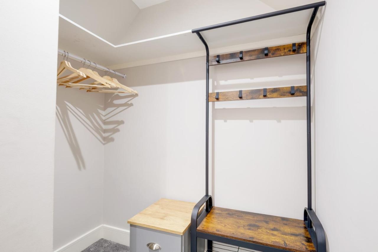 Crown Place 2 & 3 Bedroom Luxury Apts With Parking In Shepperton By 360Stays Buitenkant foto