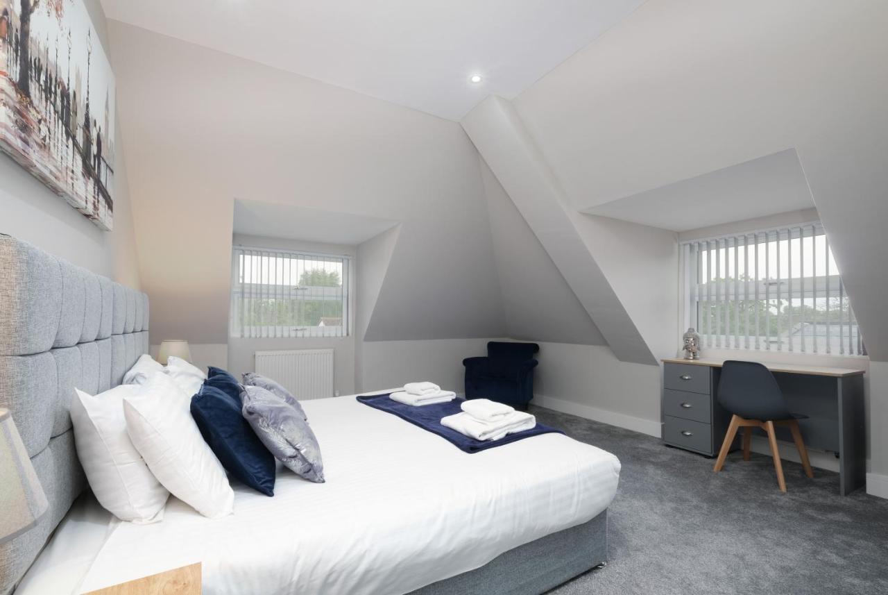 Crown Place 2 & 3 Bedroom Luxury Apts With Parking In Shepperton By 360Stays Buitenkant foto