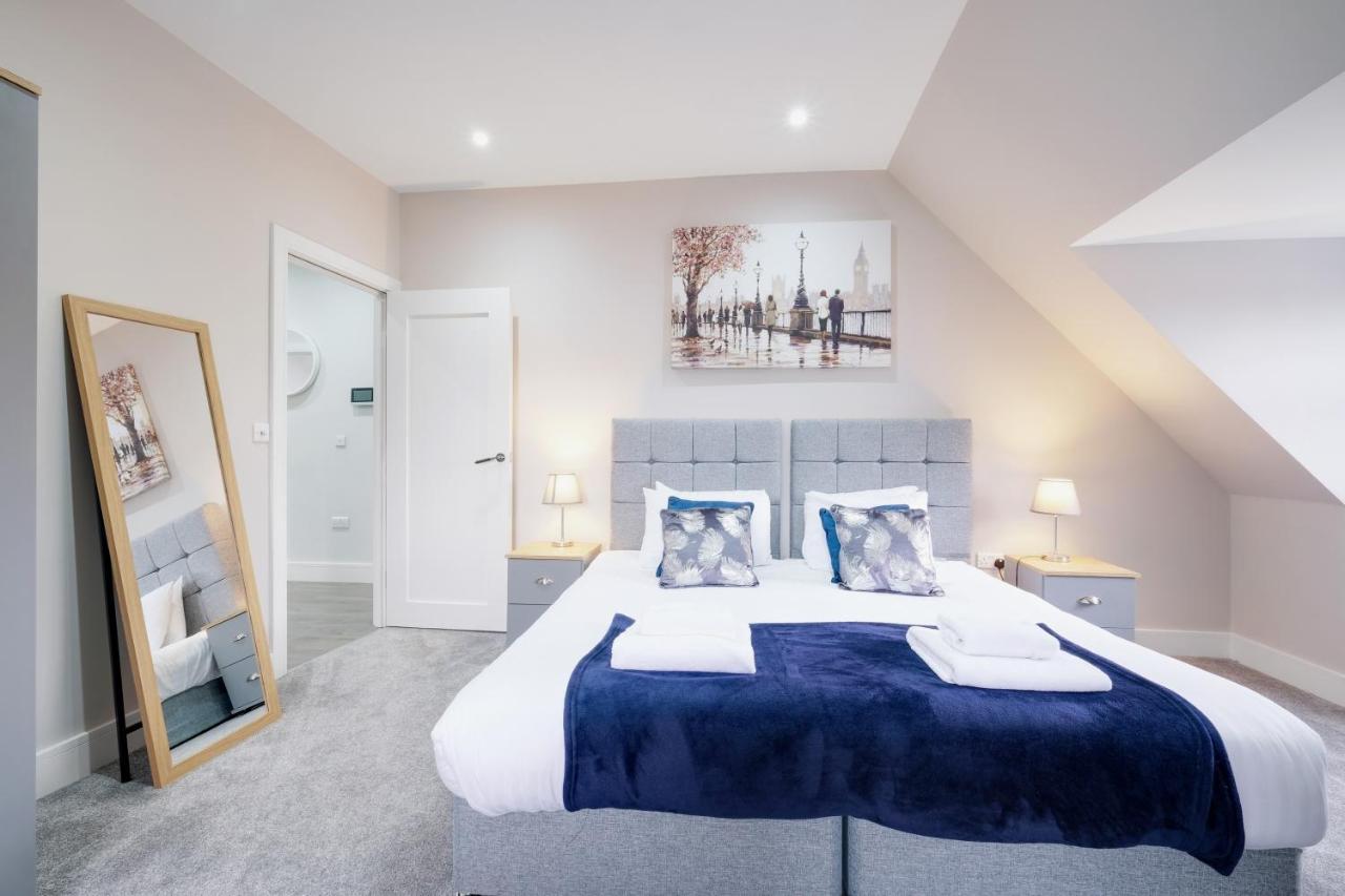Crown Place 2 & 3 Bedroom Luxury Apts With Parking In Shepperton By 360Stays Buitenkant foto