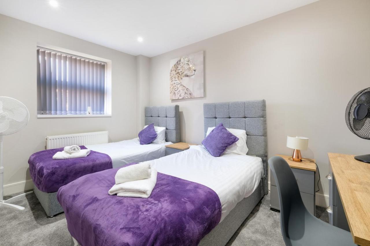 Crown Place 2 & 3 Bedroom Luxury Apts With Parking In Shepperton By 360Stays Buitenkant foto