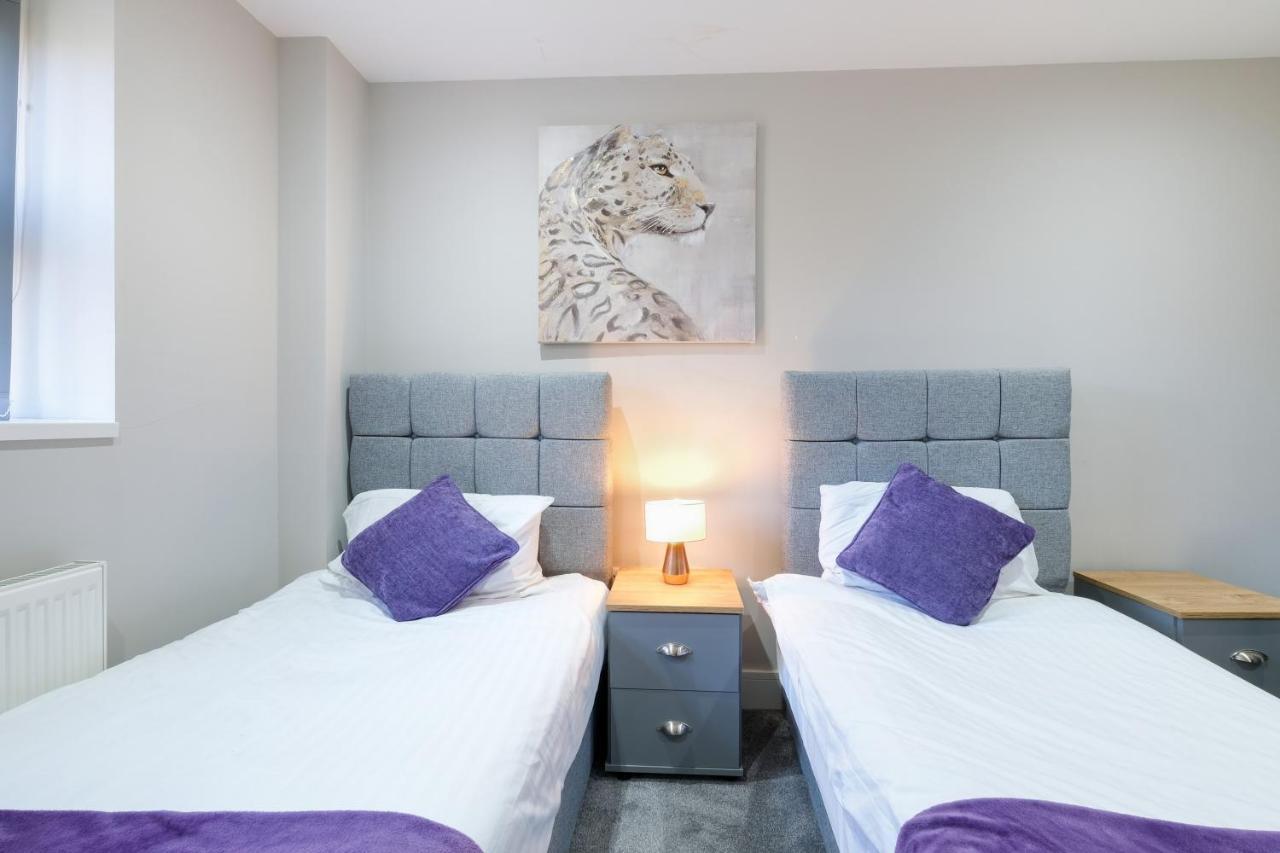 Crown Place 2 & 3 Bedroom Luxury Apts With Parking In Shepperton By 360Stays Buitenkant foto