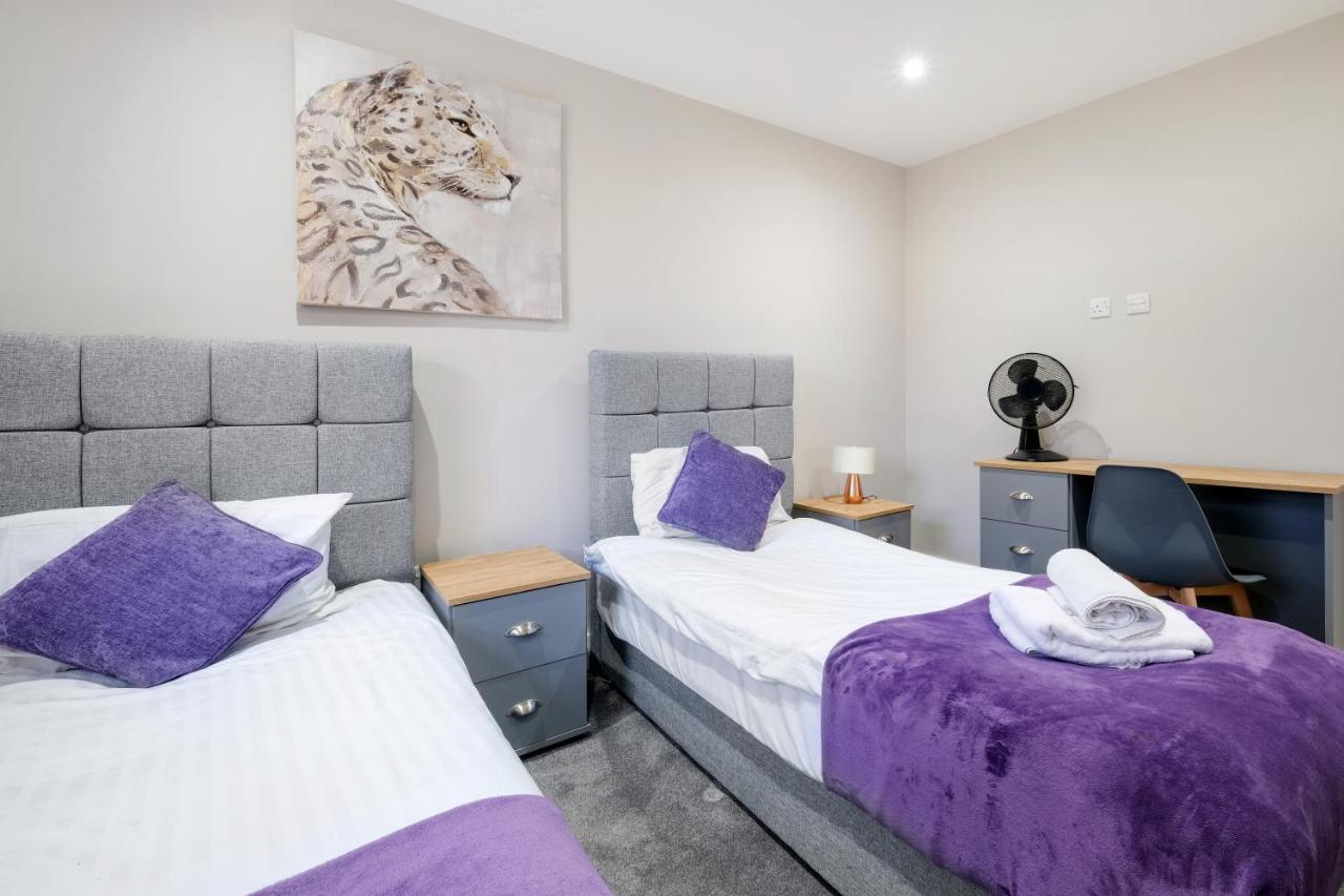 Crown Place 2 & 3 Bedroom Luxury Apts With Parking In Shepperton By 360Stays Buitenkant foto